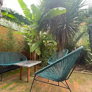 Hébergement de vacances La Petite Maison Dans La Jungle, Chartres-de-Bretagne
